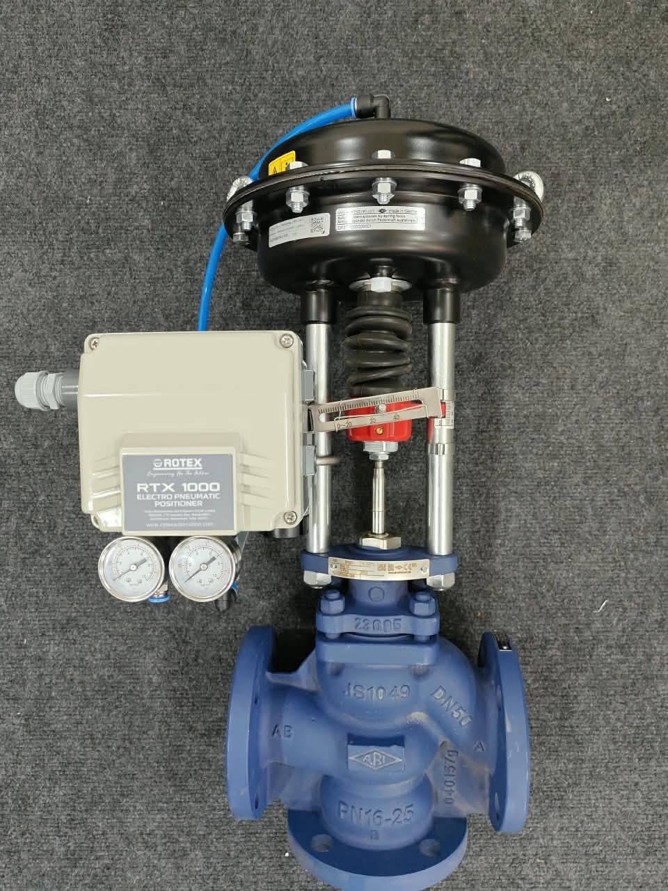 Close-up of the Rotex RTX 1000 L electro-pneumatic positioner with its supply and output air pressure gauges and PU tubing