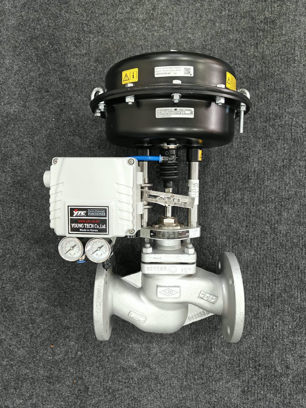 Assembled ARI-STEVI 448 globe control valve with ARI pneumatic diaphragm actuator and side-mounted YTC electro-pneumatic positioner at VALVER’s Pune facility